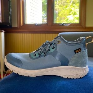 Beautiful Teva Gateway hiking boot!